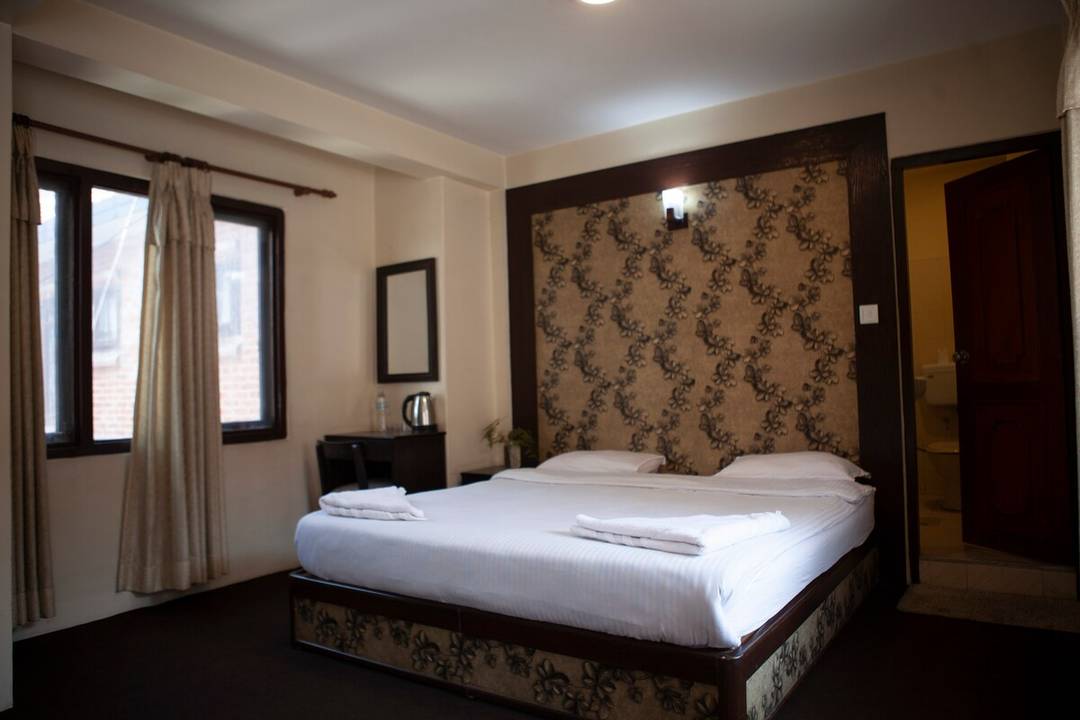 Deluxe King Sized Bedroom