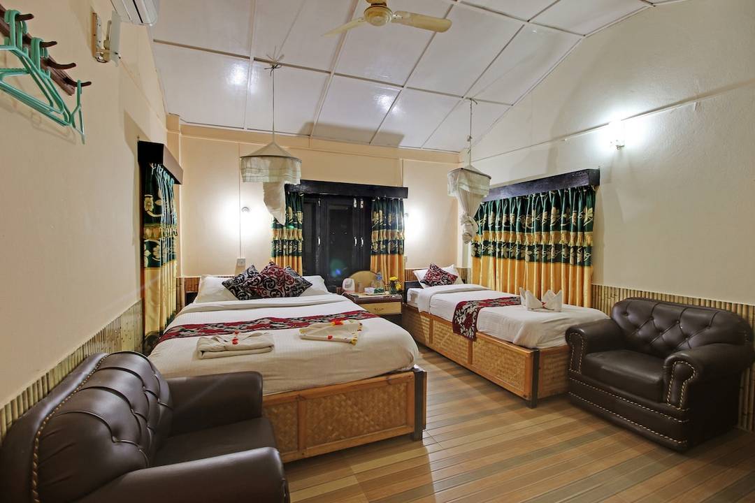 Hotel Riverside with Swimming Pool — photo