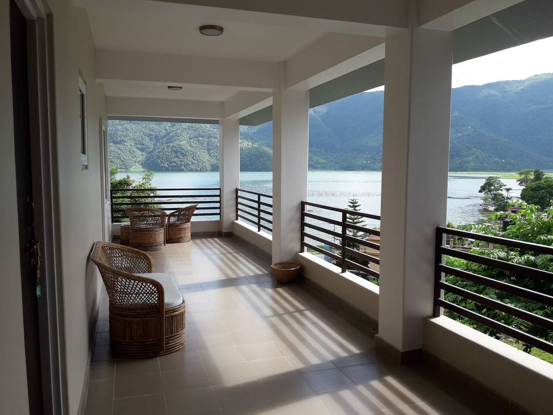 Home stay with panoramic lake and mountain view R1