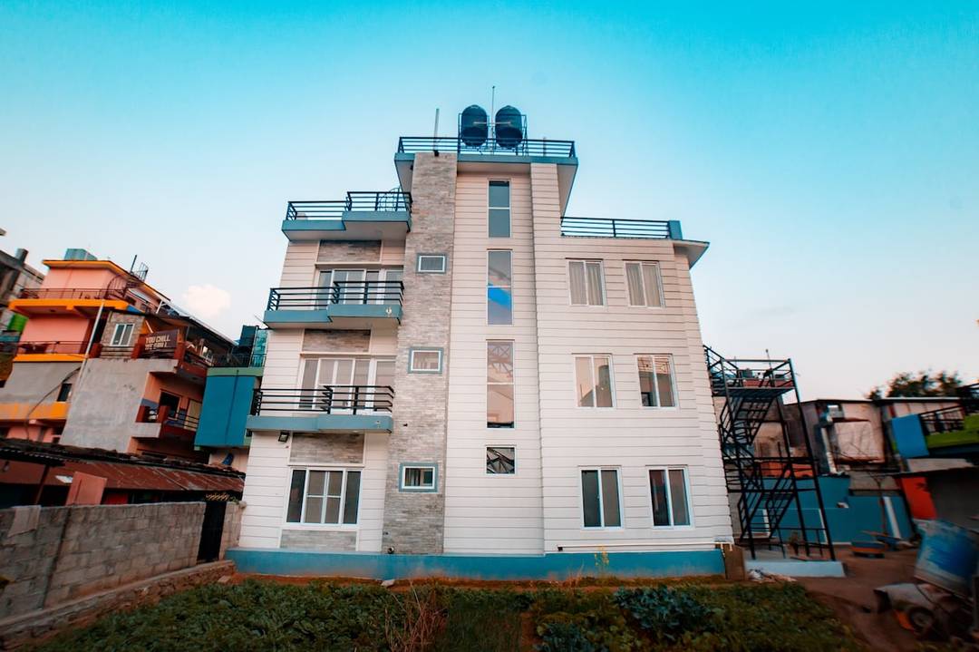 Lakeside rooftop paradise — photo