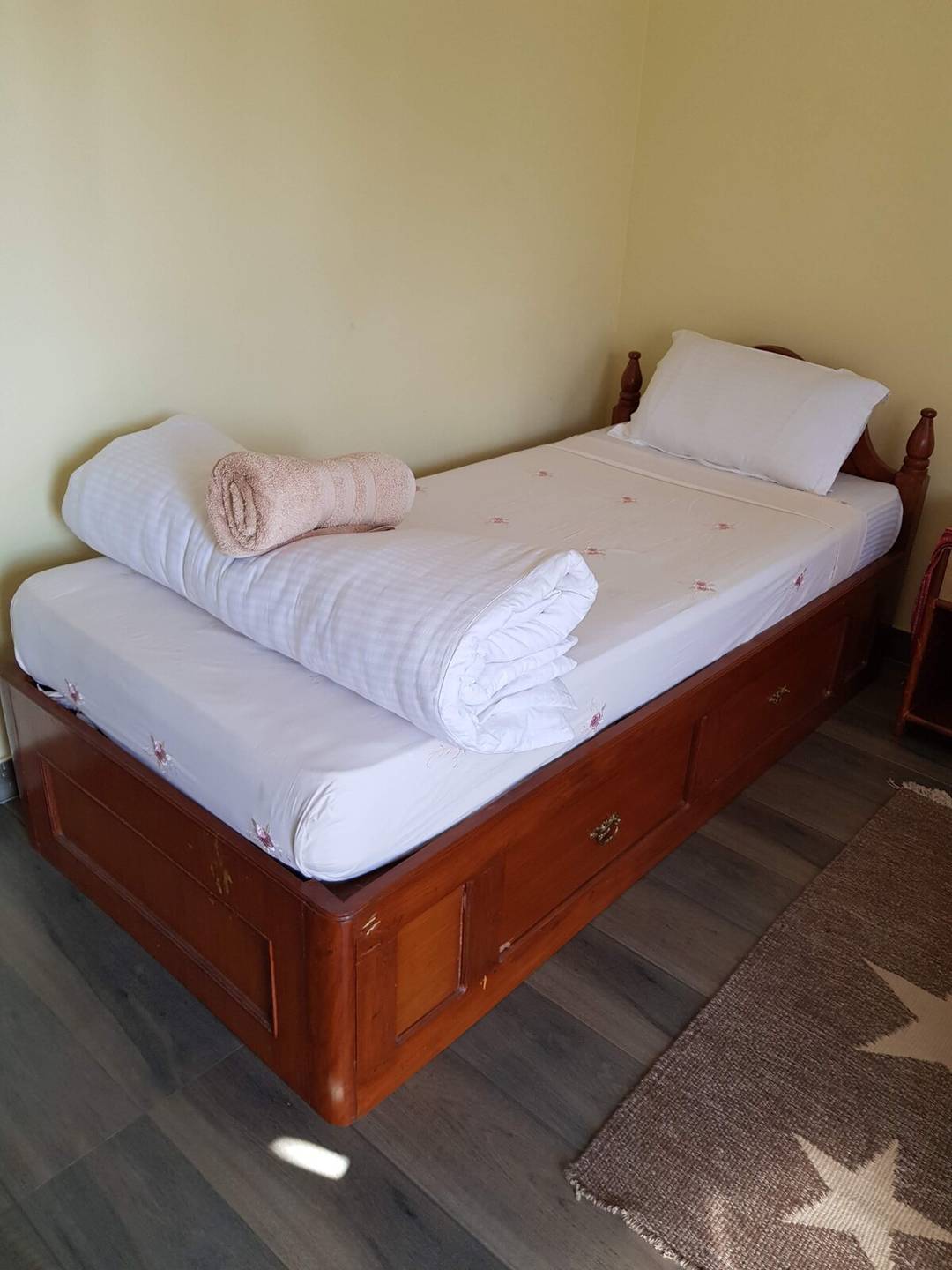 Phewa Room 2 Standard Twin Phewa Lake View — photo