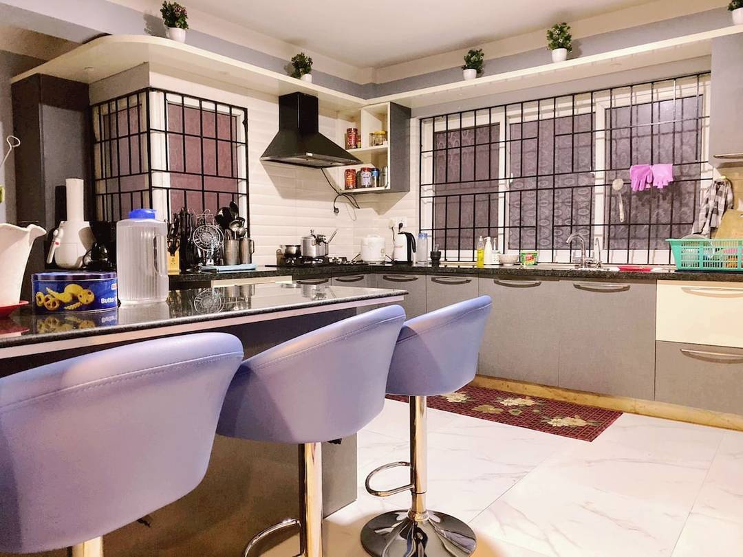 Top floor room adjoining terrace wt a nice family — photo