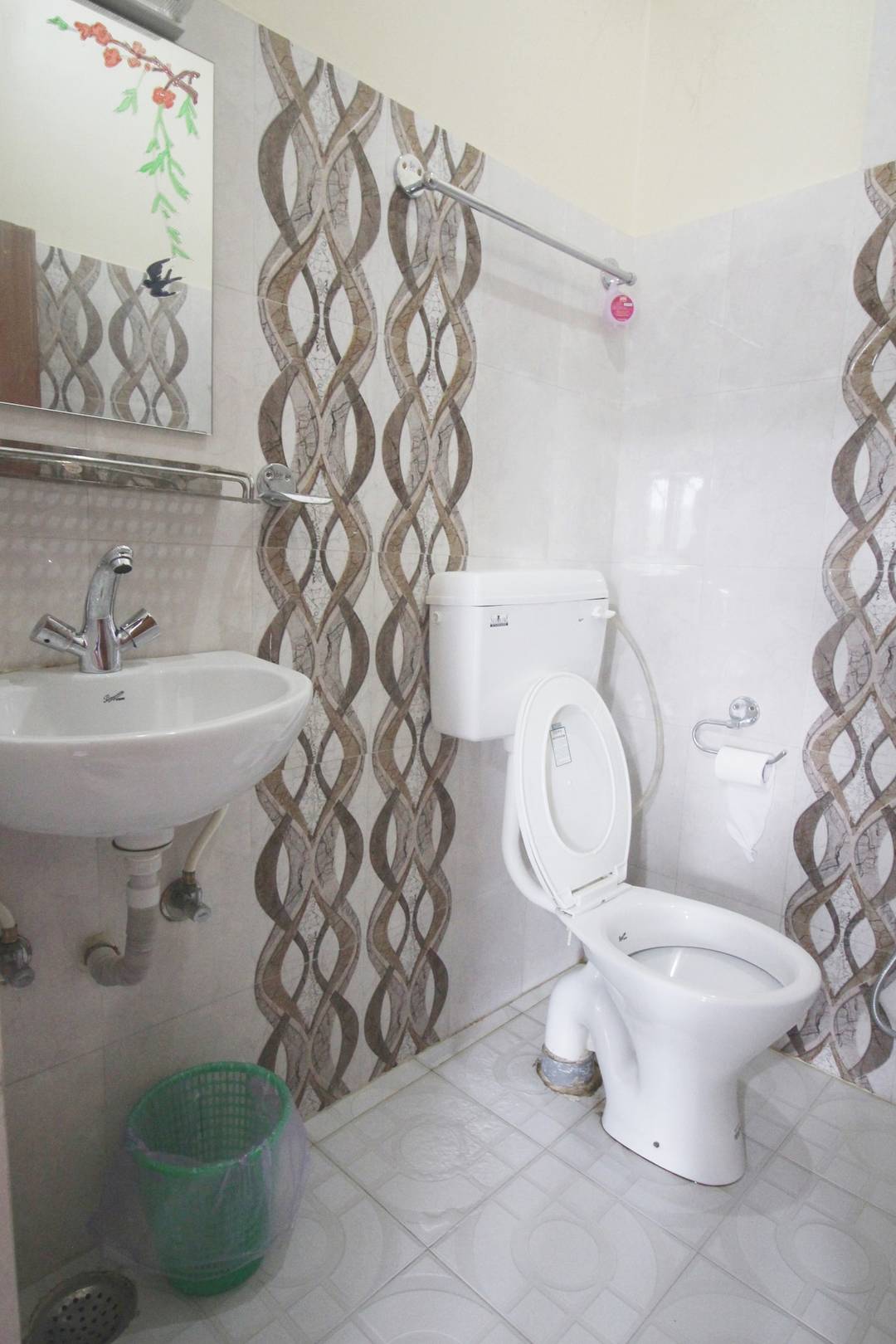 Aamas Place Apartment -Top Floor — photo