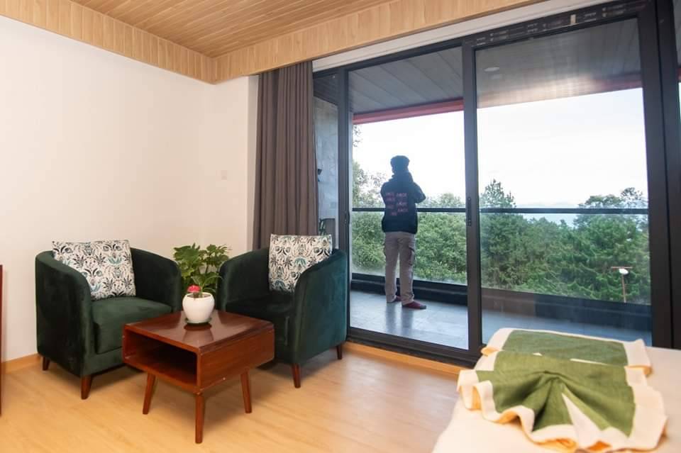 Beautiful Deluxe Triple Room w/ Mountain View — photo