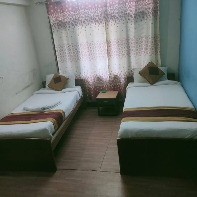 2 Twin Beds with Private Bathroom and Breakfast