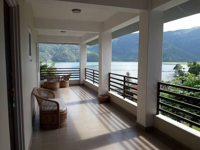 Home stay with Panoramic lake and mountain View R3