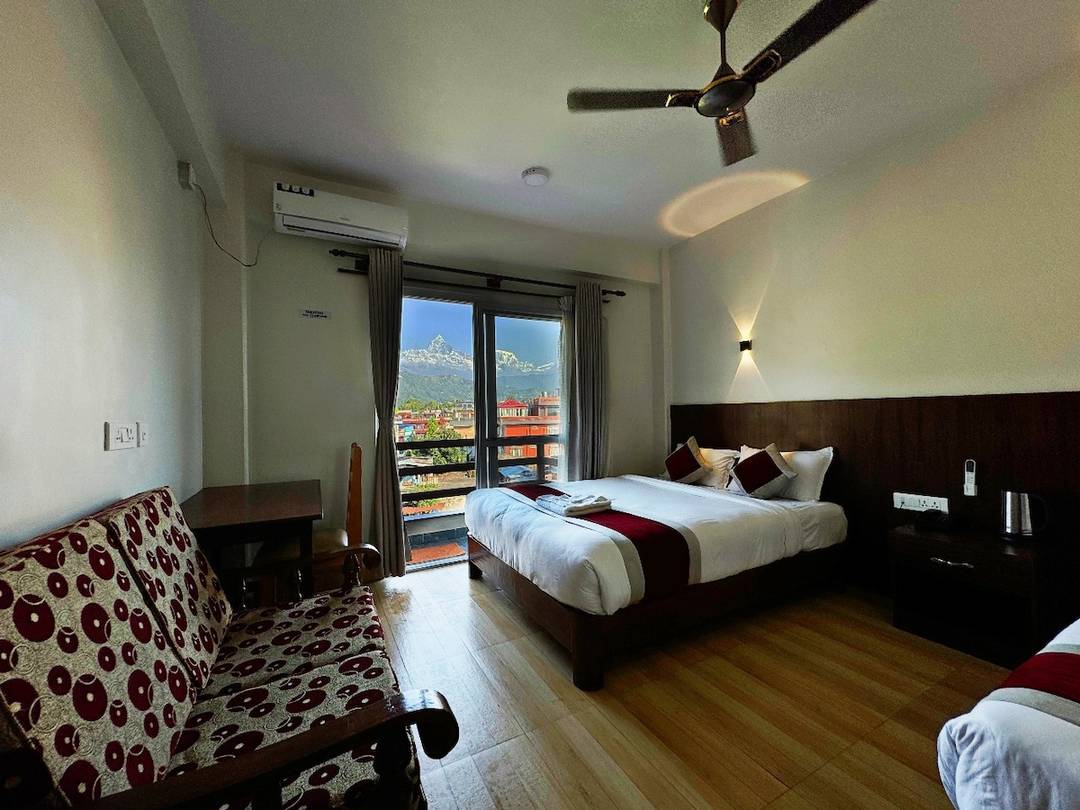 Deluxe Room-Queen + Single Bed / Hotel Sandalwood
