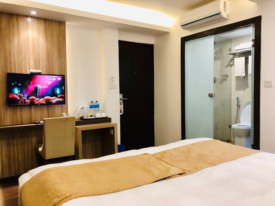 Deluxe Double Room at The Milestone Hotel — photo