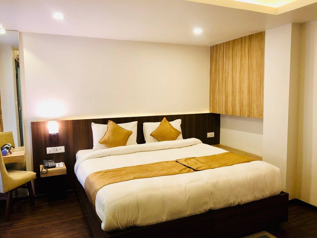 Deluxe Double Room at The Milestone Hotel — photo