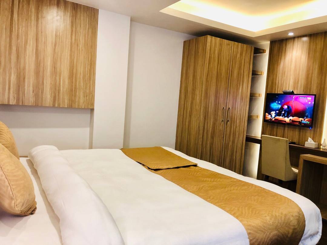 Deluxe Double Room at The Milestone Hotel — photo