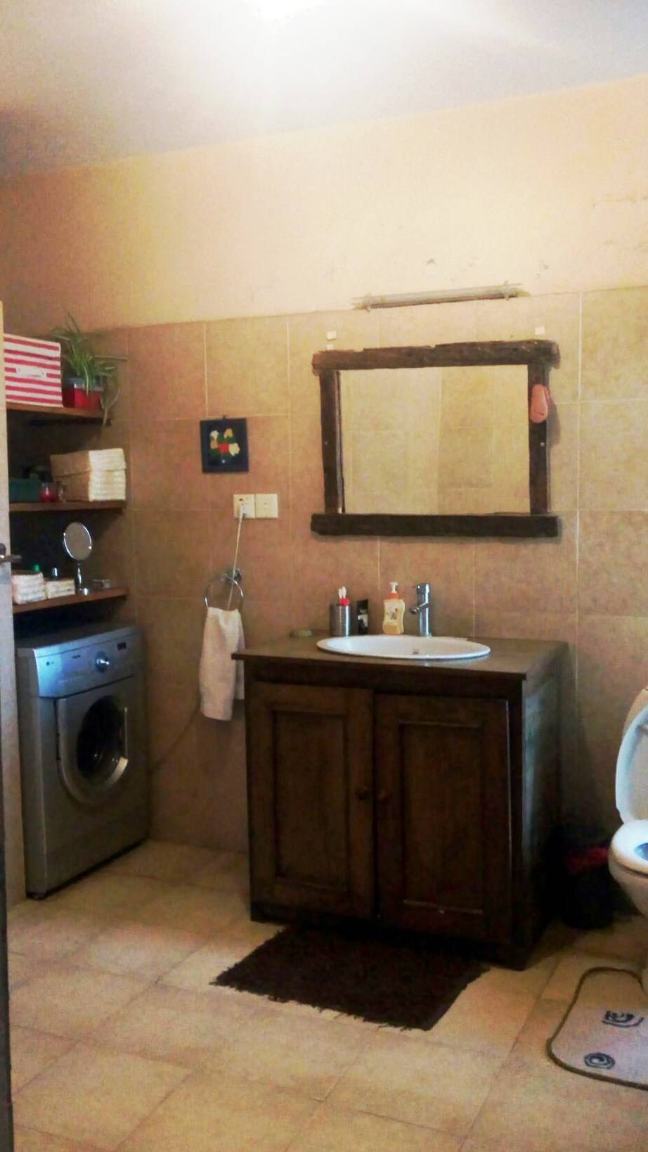 Room with balcony, private kitchen and bathroom — photo