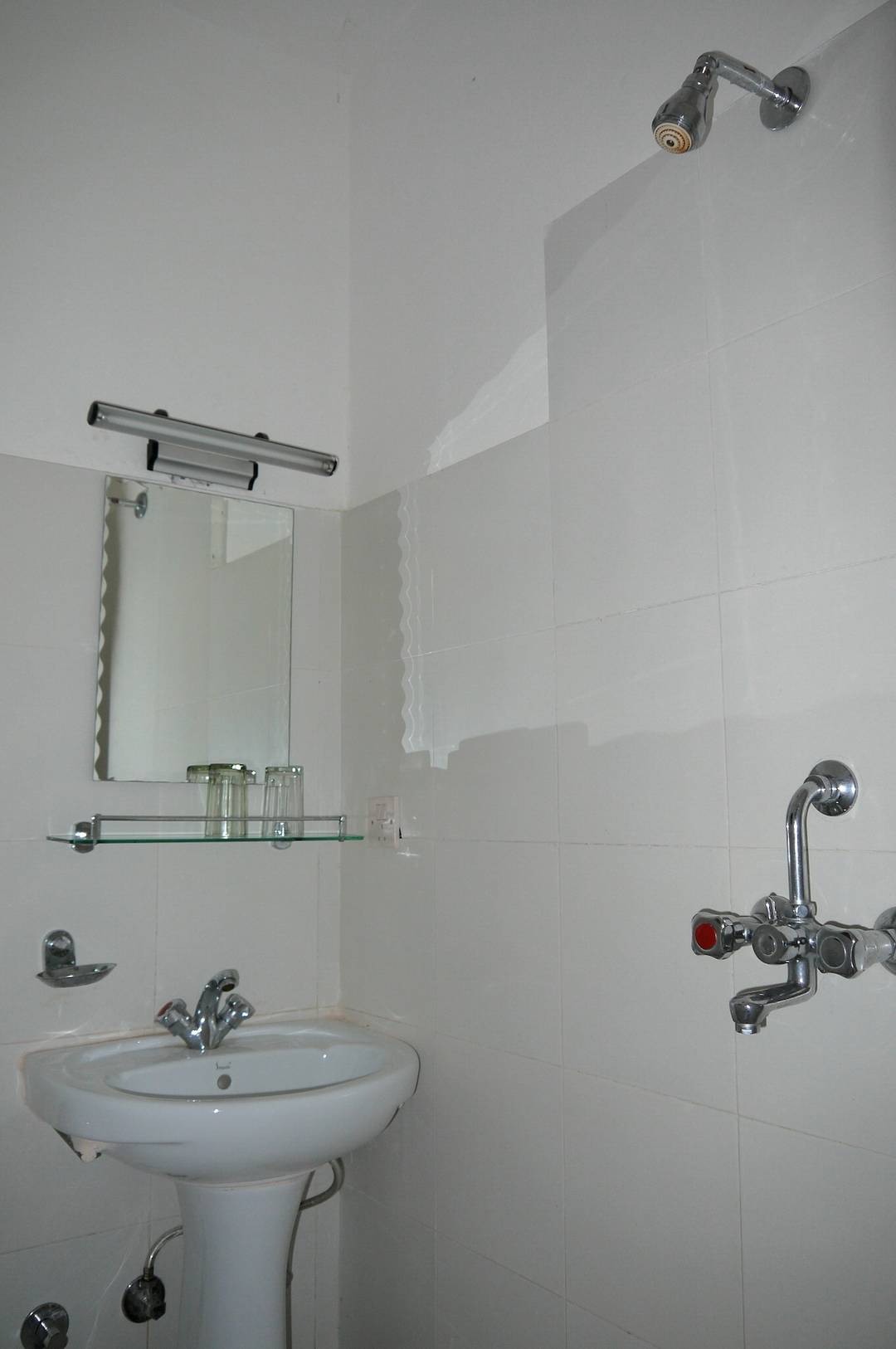 Peace Dragon Lodge - Basic Twin - views — photo