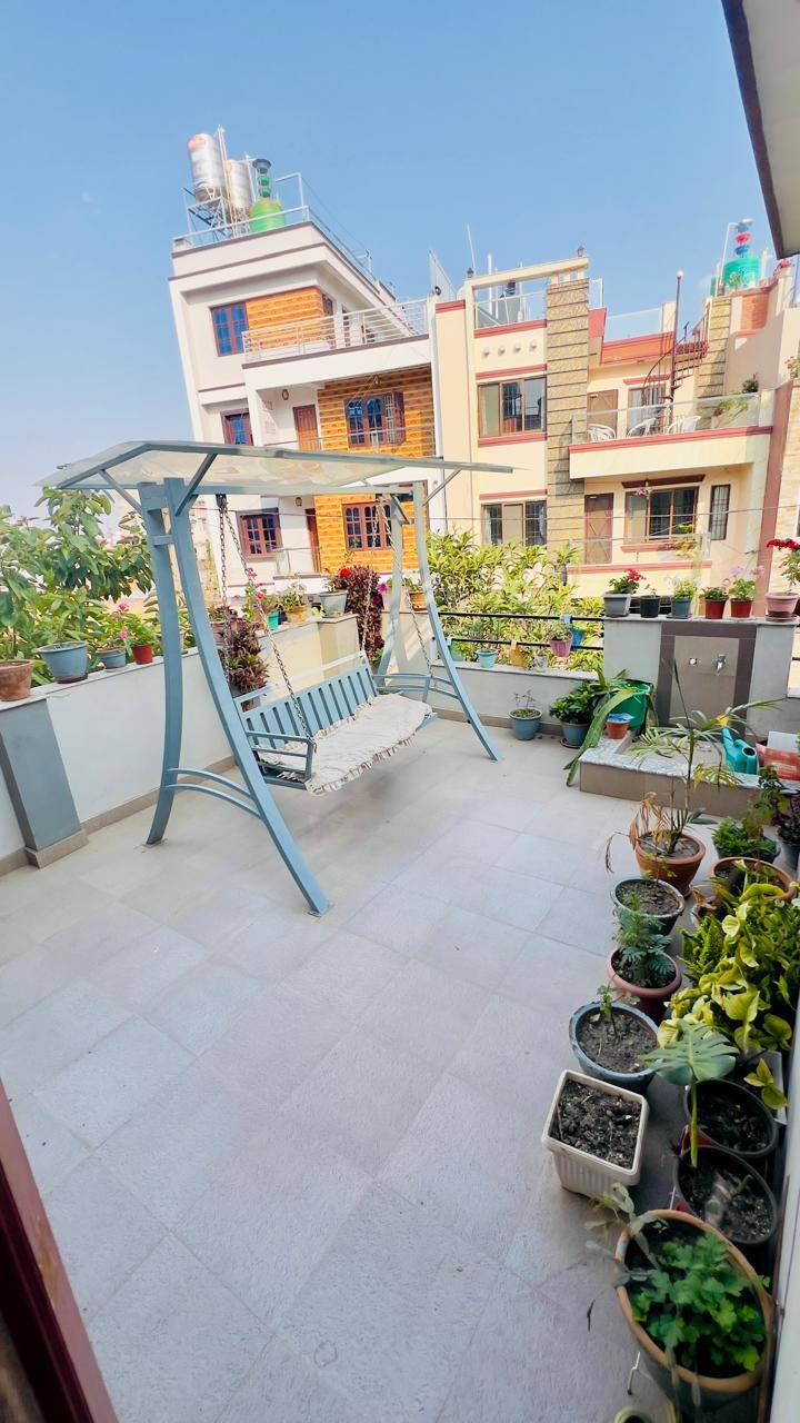 Two BR retreat with Balcony and open living space — photo