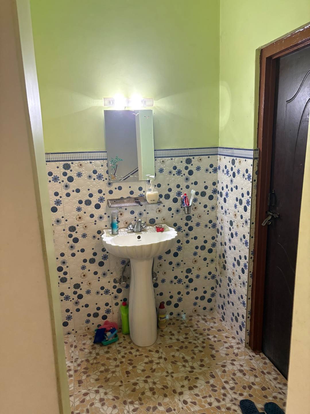 Family room with attached bathroom — photo