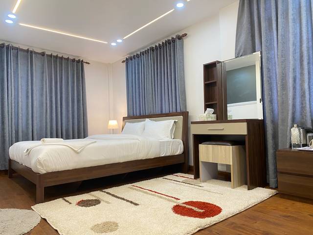 Peaceful Ensuite Room w/ Kitchen & Terrace Access