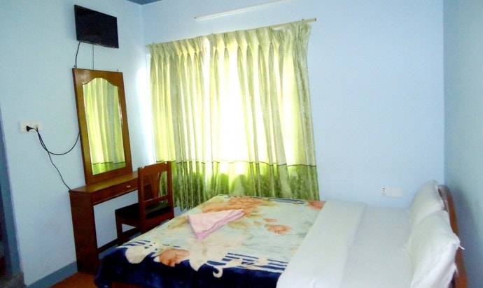 Budget Rooms at Lakeside — photo