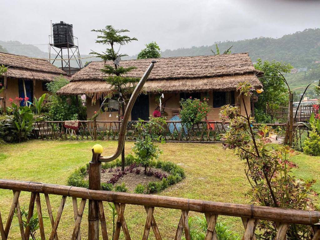 Cozy Cottage Near Fewa Lake — photo