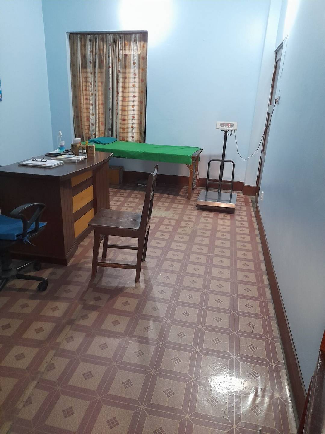 1 spacious  bedroom 
1 kitchen
2 bathroom — photo