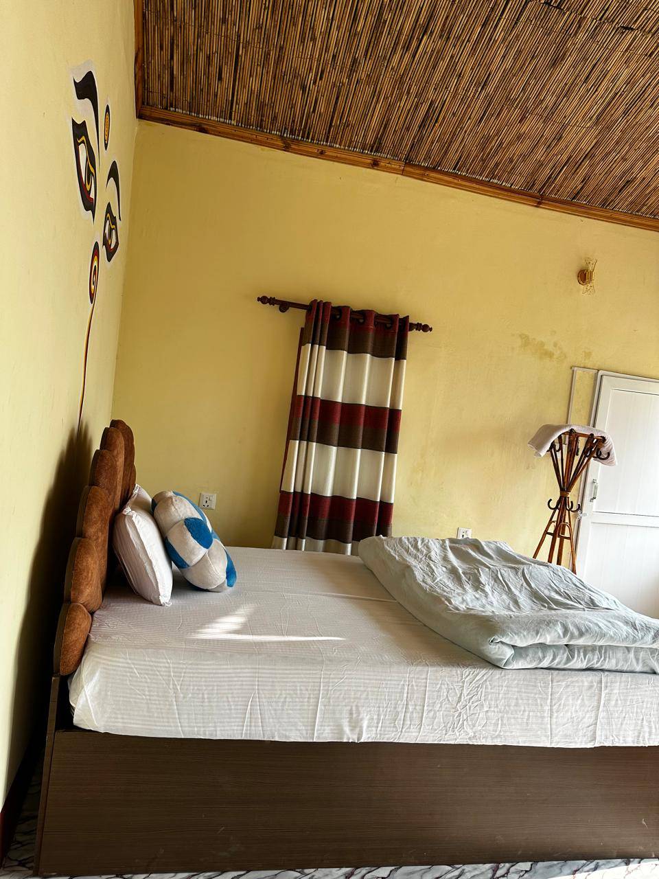 Enjoy Jungle River view and Deers from your bed. — photo