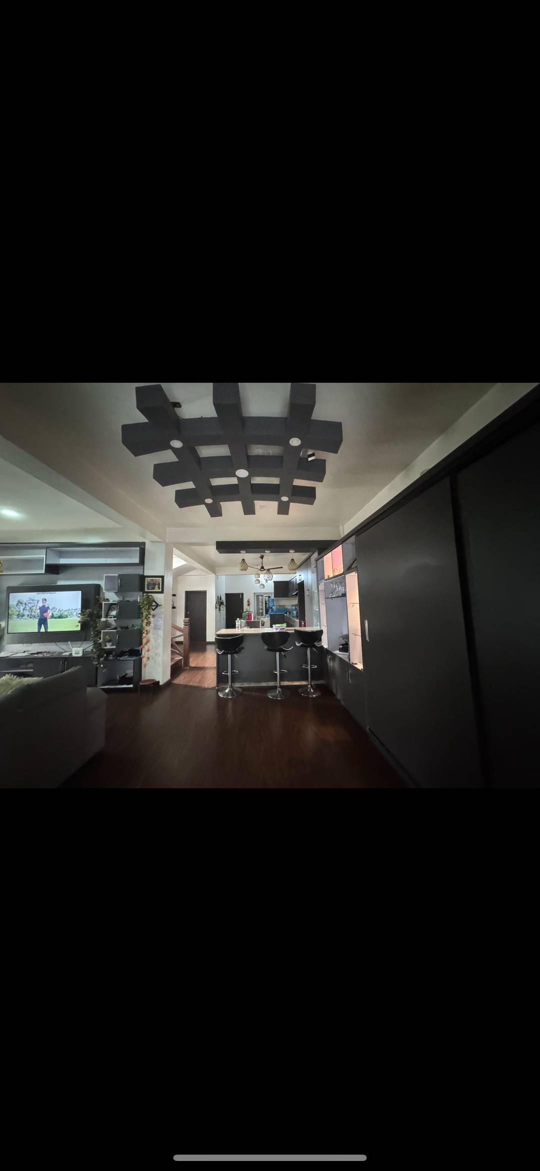 Modern 2 bedroom in the heart of vibrant Lakeside!