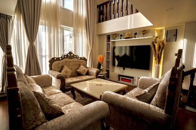Beautiful room with stylish amenities near airport