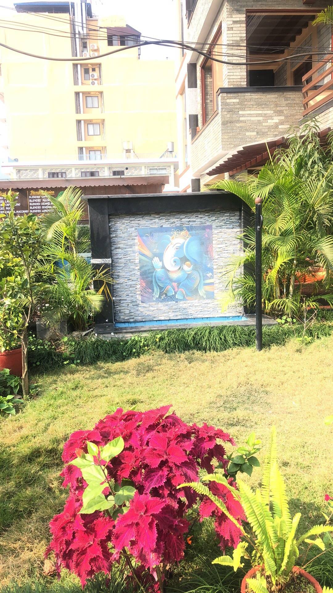 Family Room  with private balcony , garden — photo