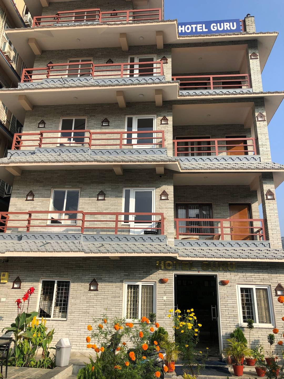 Family Room  with private balcony , garden — photo
