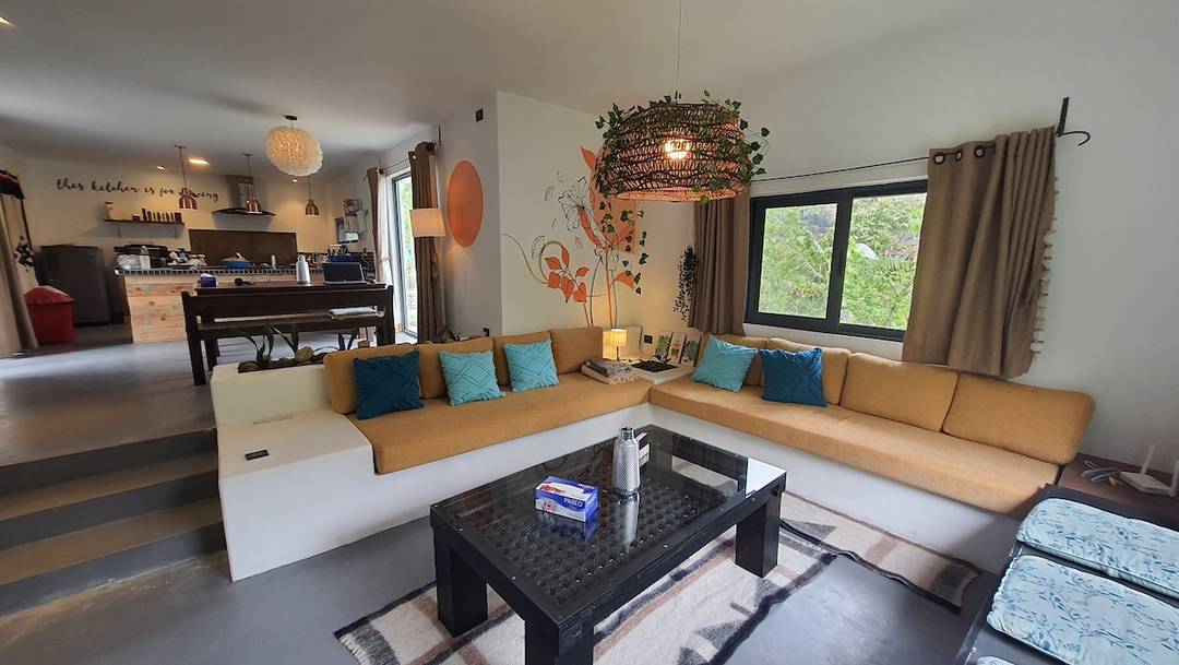 Private villa in Pokhara: garden and Himalaya view