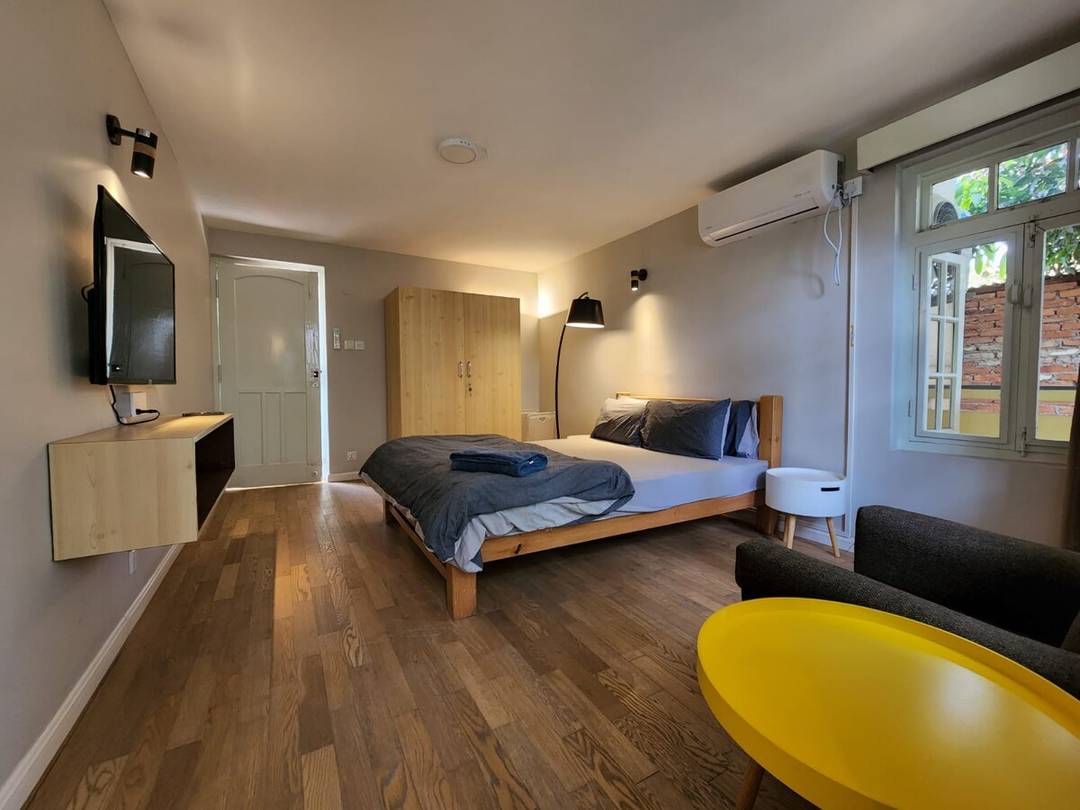 twin bed — photo
