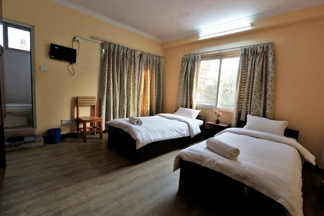 Family Style Hotel room 201- Walk to Lively Thamel