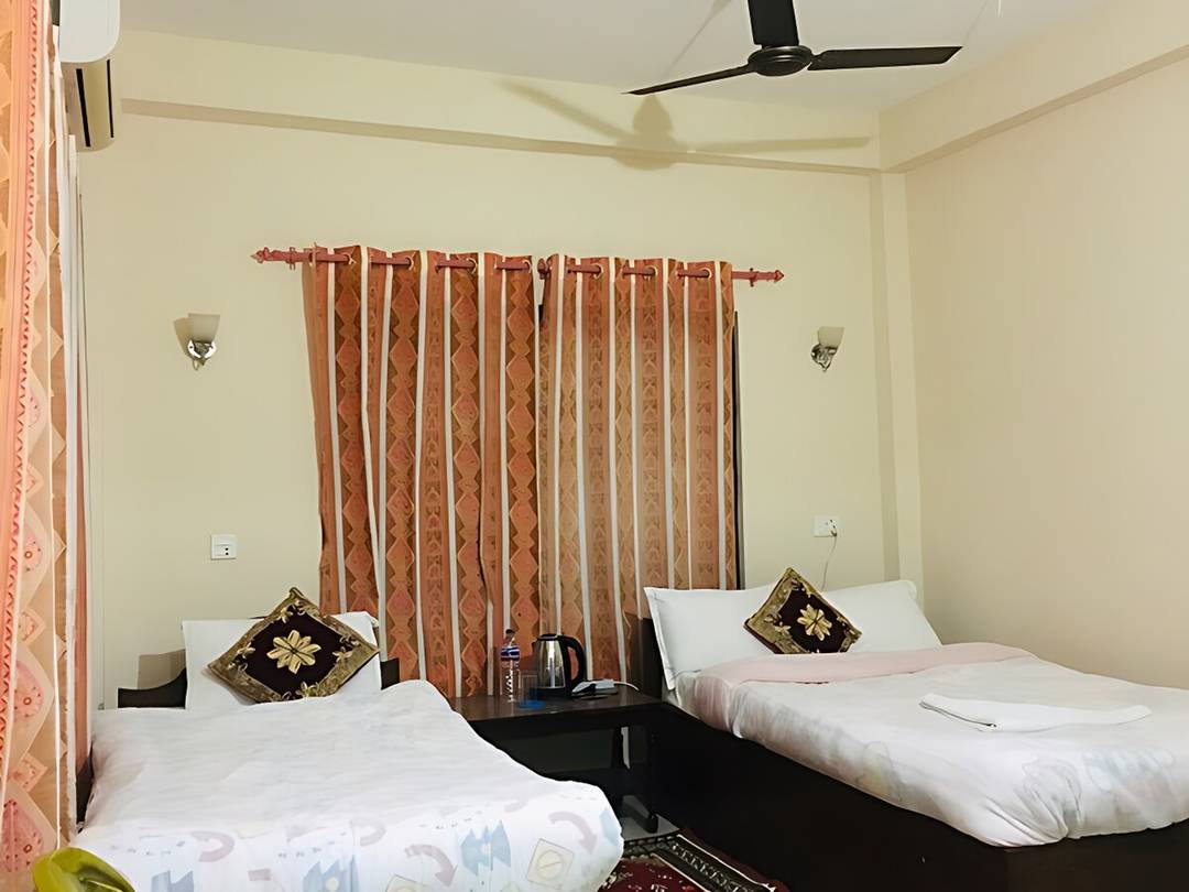 Comfort Rooms in Sauraha, Chitwan National Park — photo