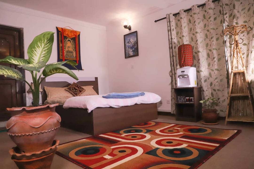 Large Corner Room with Attached bathroom — photo