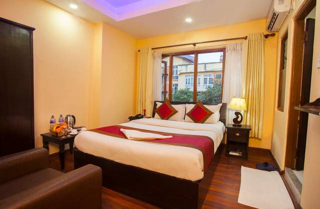 Deluxe Couple Room