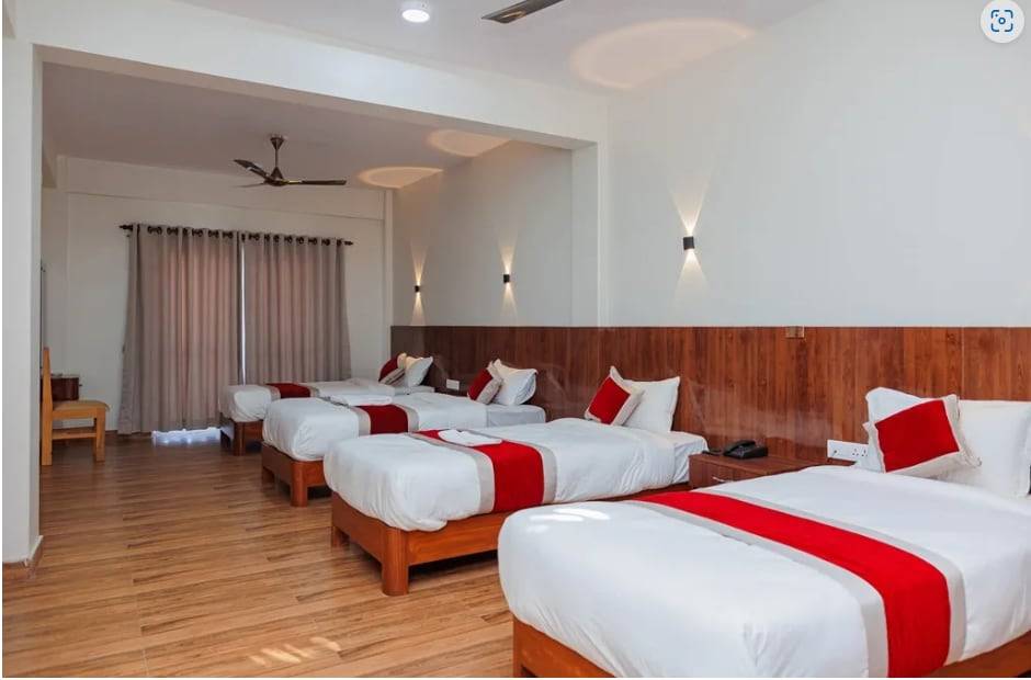 Deluxe Family Room With Mountain Room