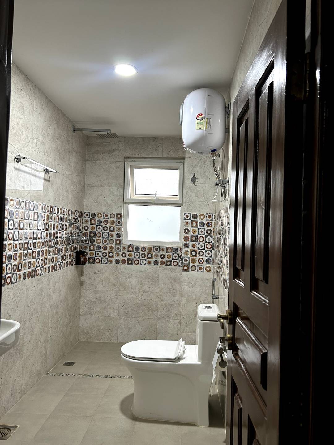 2 BHK Pame Lakeview Apartment — photo