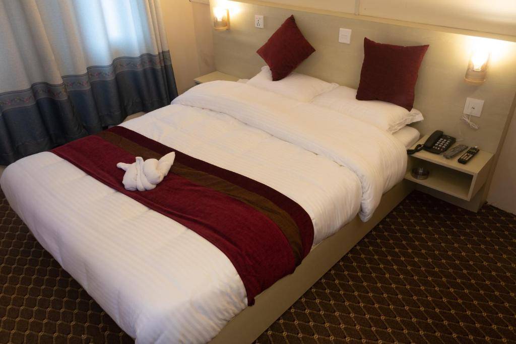 Hotel in Pokhara with Lake View | Peaceful Stay — photo