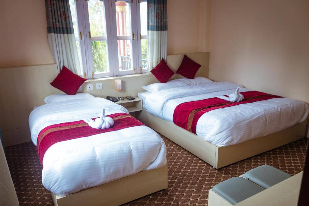 Hotel in Pokhara with Lake View | Peaceful Stay — photo