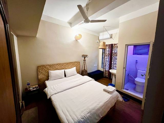 Queen size bed with A/C,garden