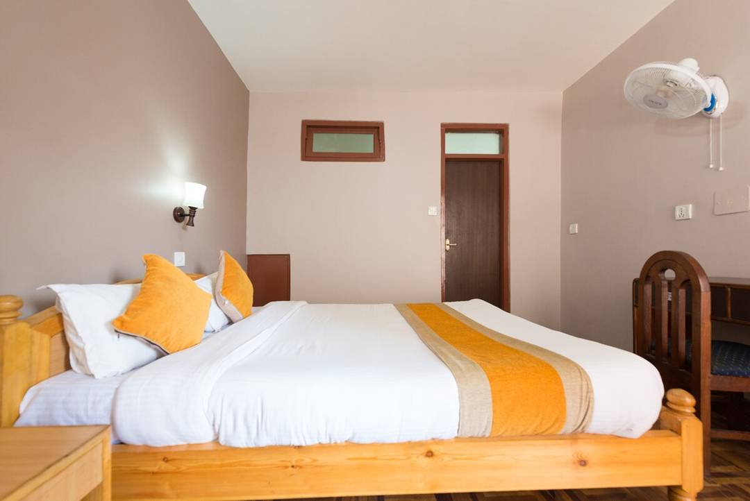twin room with private bathroom