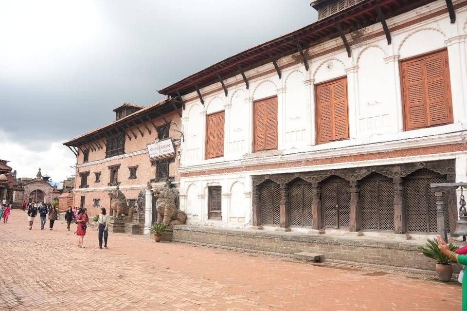 Bhaktapur: Visit 3+ Ponds, Durbarsquare & 5+ Food Testing