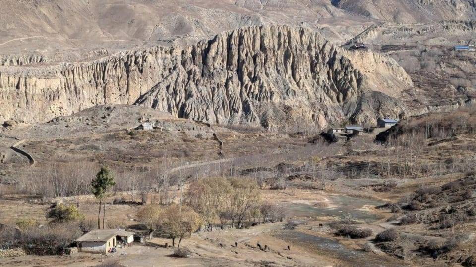 Lower Mustang: 8-Day Trekking Tour with Hot Springs