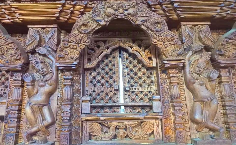 Bhaktapur: Wood Carving Workshop & Lunch Tour