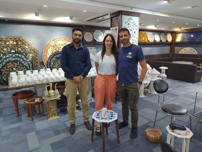 Agra: Shopping Tour Experience with Female Expert Guide