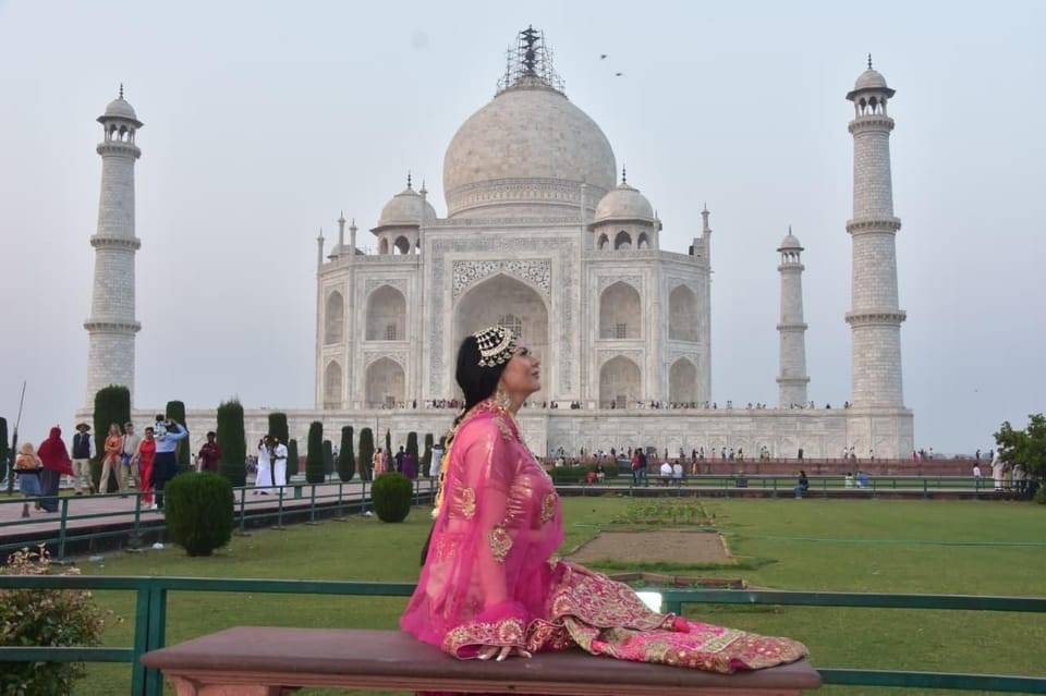 From Delhi: Taj Mahal and Agra Day Tour with Fatehpur Sikri