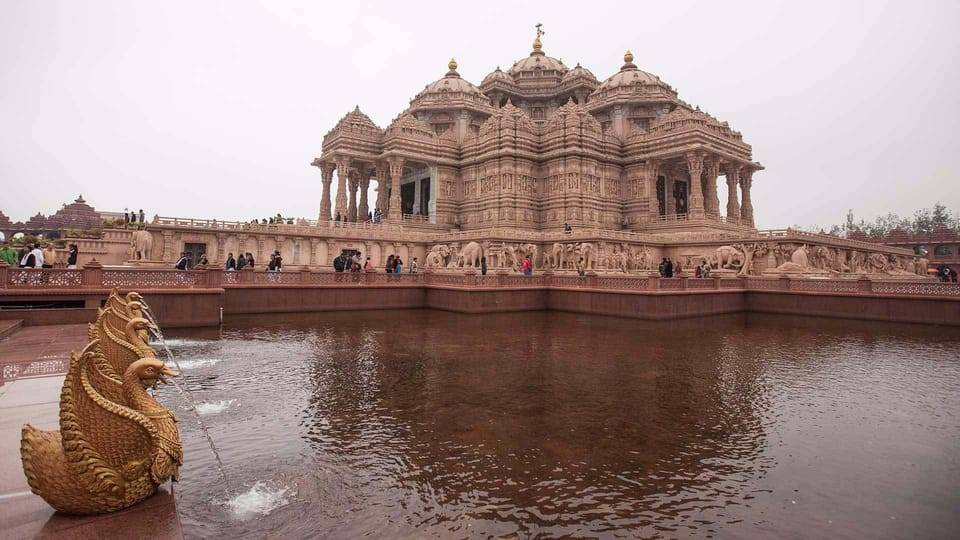 New Delhi: Akshardham Temple Tour with Light & Water Show