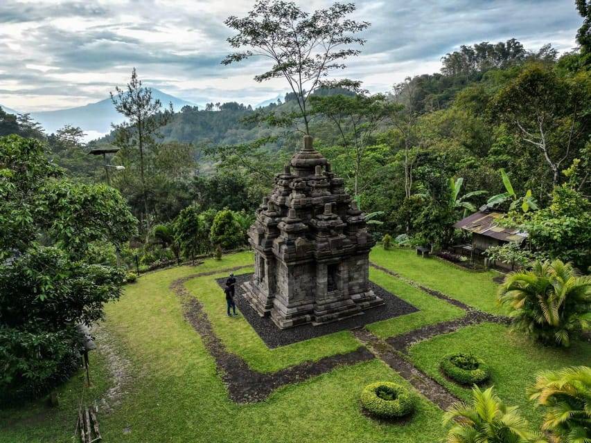 Yogyakarta :selogriyo temple, rice field trek& nepalvan java