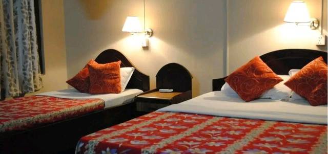 Rhino Lodge And Hotel — hotel in Sauraha
