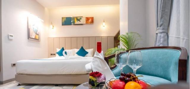 Hotel De Crown Inn — hotel in Butwal