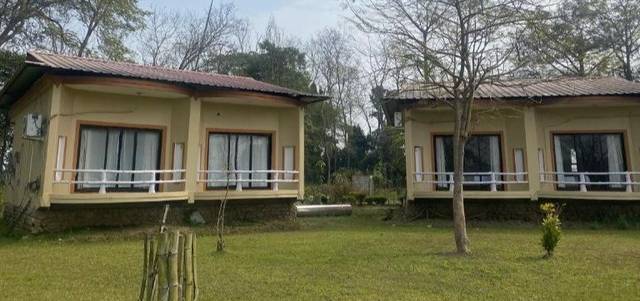 River Park International Resort — hotel in Sauraha