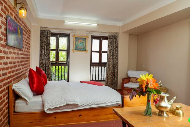 Large Room(2 adult 1 child)